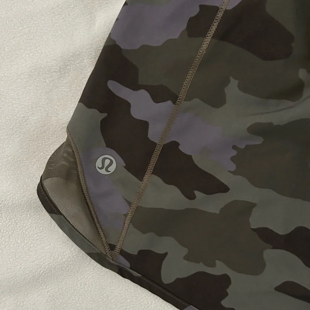 Lululemon Hotty Hot shorts - Picture 2 of 3